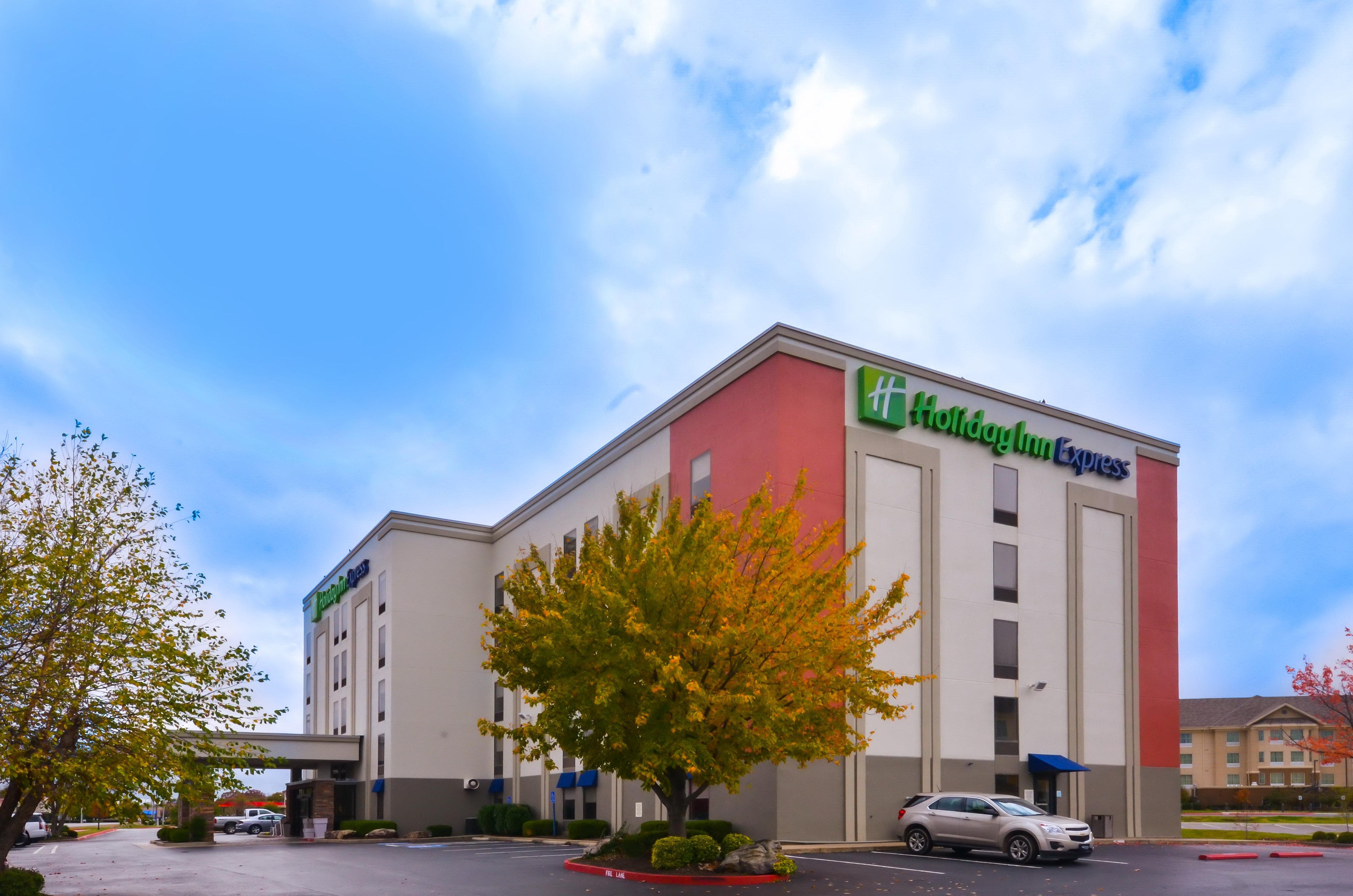 阿肯色州地区费耶特维尔大学智选假日酒店 外观 照片